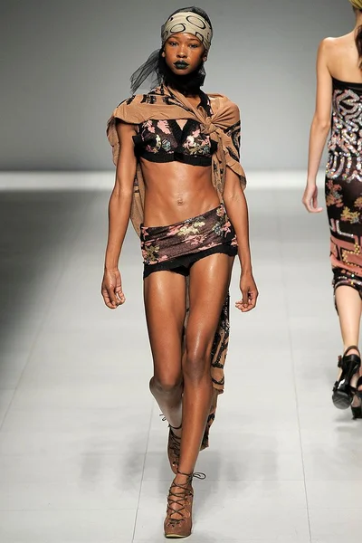 Look 25